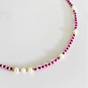 NIMES necklace Burgundy Close up