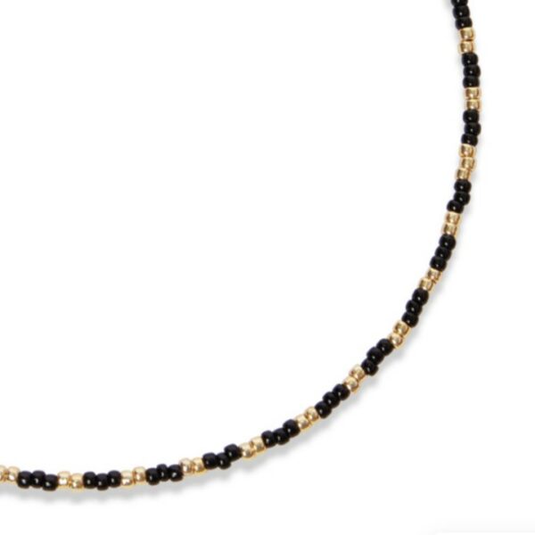 NEVA necklace Black Gold Close up