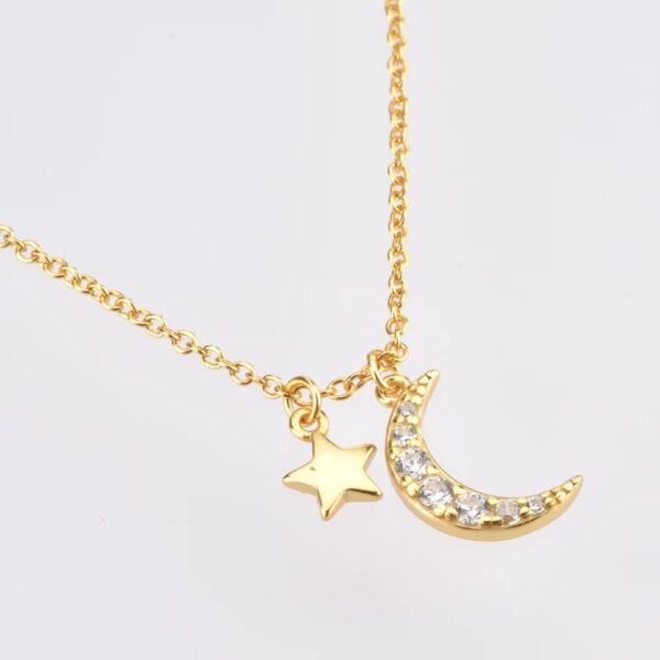 NEVEZ necklace Gold Moon Close up