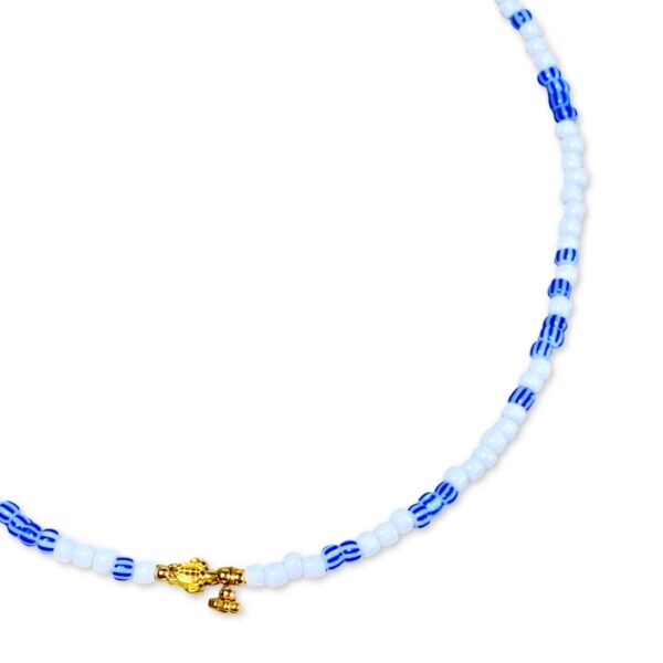 NIVA necklace White Blue Close up