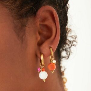 VAILET earrings White model Close up